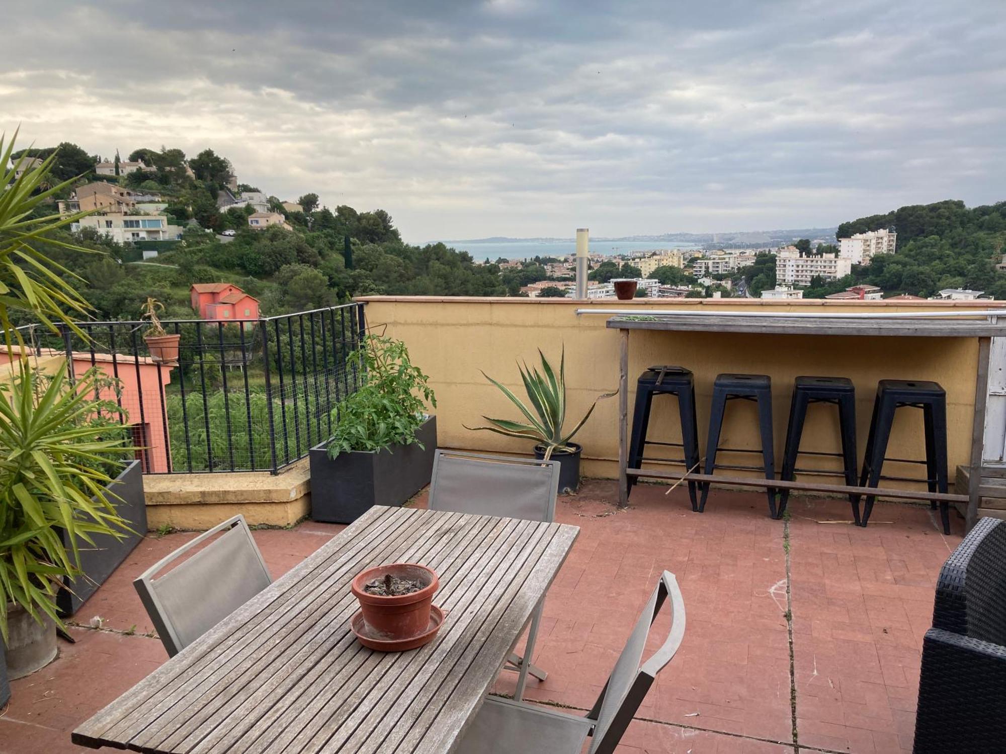 T2 Traversant Avec Une Grande Terrasse Et Piscine Cagnes-sur-Mer Exteriör bild