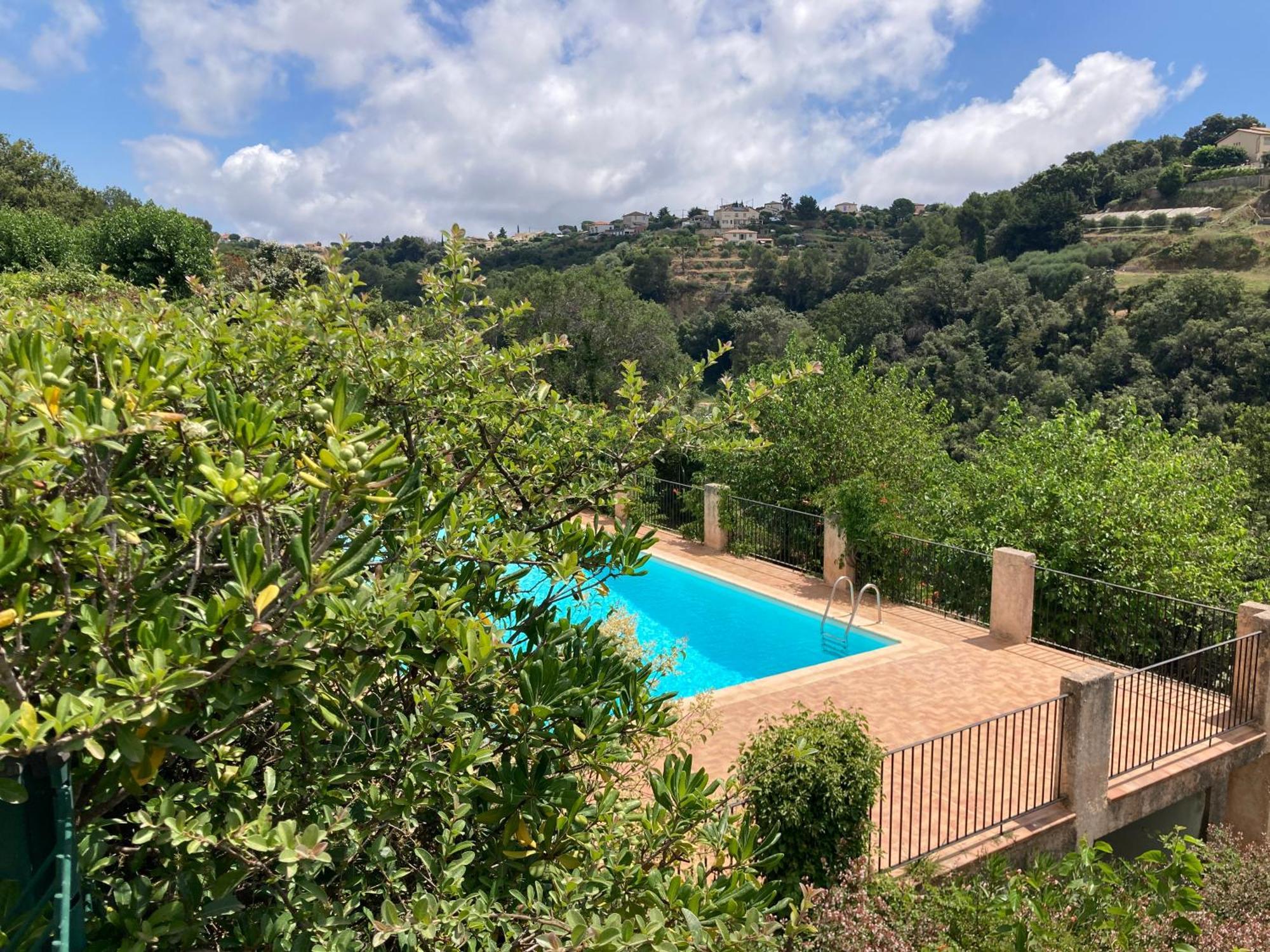 T2 Traversant Avec Une Grande Terrasse Et Piscine Cagnes-sur-Mer Exteriör bild