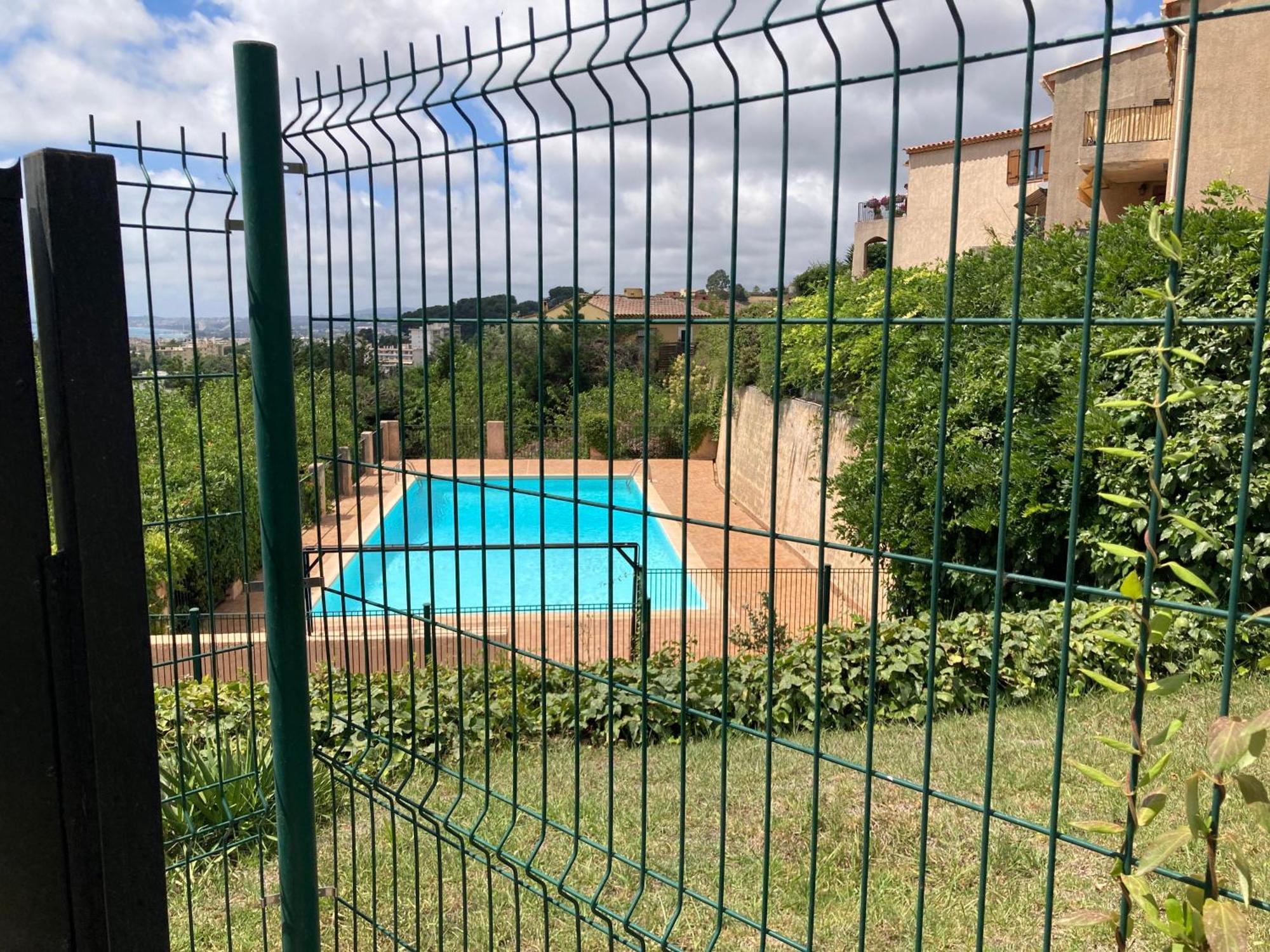 T2 Traversant Avec Une Grande Terrasse Et Piscine Cagnes-sur-Mer Exteriör bild